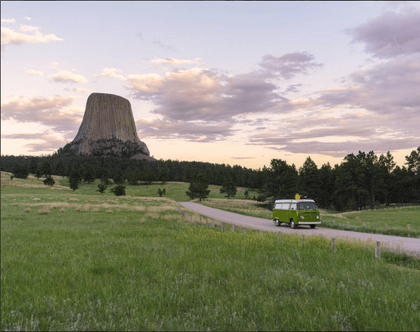 "After a day full of exploration, I returned to the North side of Devil's Tower to prepare for that night." (Photo: @simplistic_freedom)